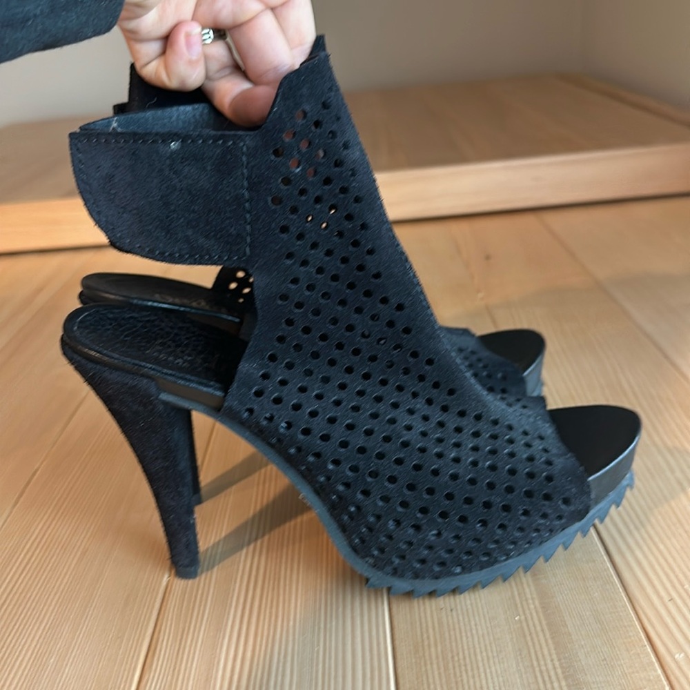 Pedro Garcia heels